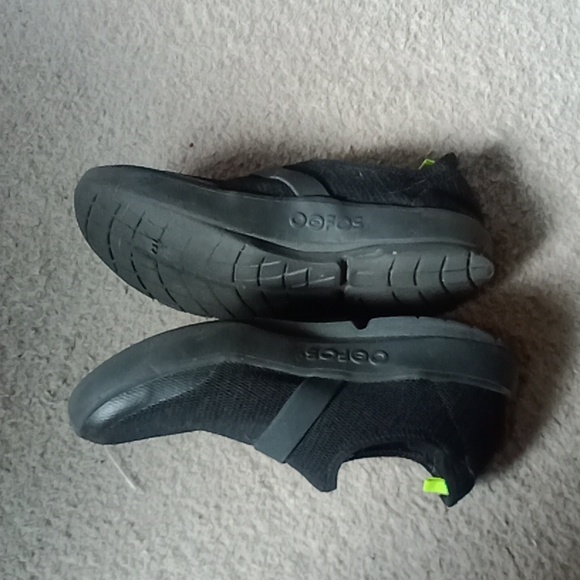 Oofos - Picture 3 of 5